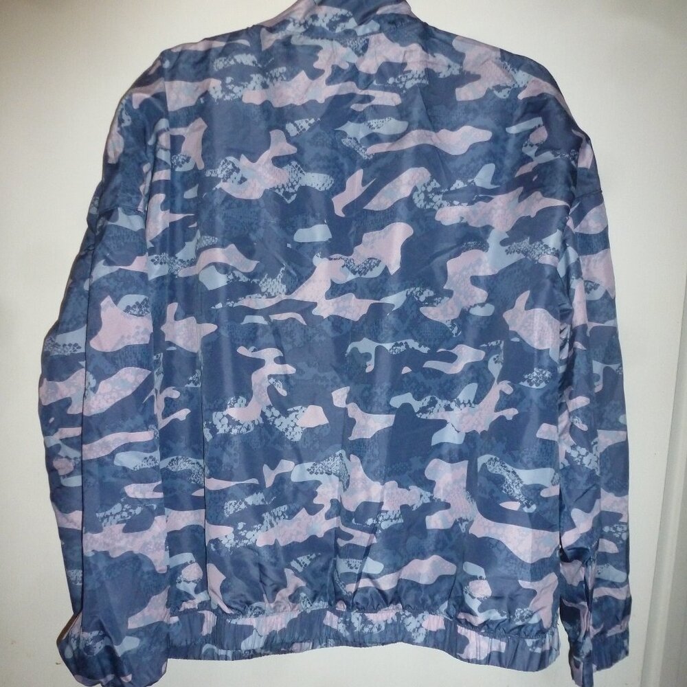 Reebok women’s half zip windbreaker pullover top with front pockets - Picture 3 of 9